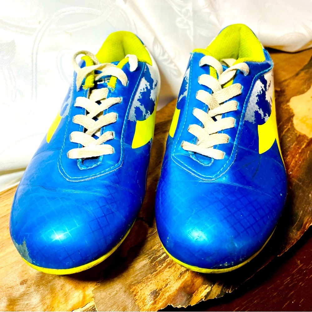 Youth Sz 2 “Diadora” soccer sport Cleats Metallic Blue Florescent Yellow